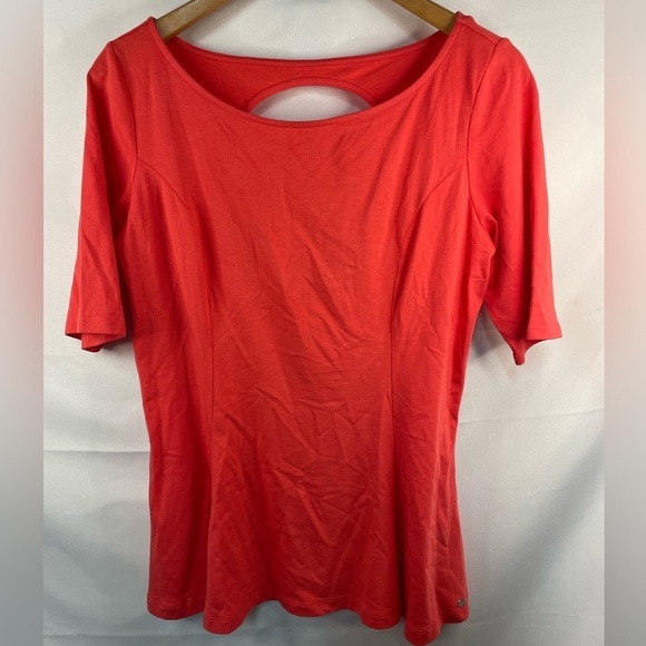 GUESS bright coral peplum blouse with an open back. Stretchy and soft! - Picture 4 of 5